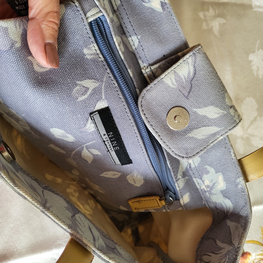 Nine & Co. Floral Tote in Gray/Blue and Tan - Picture 4 of 6